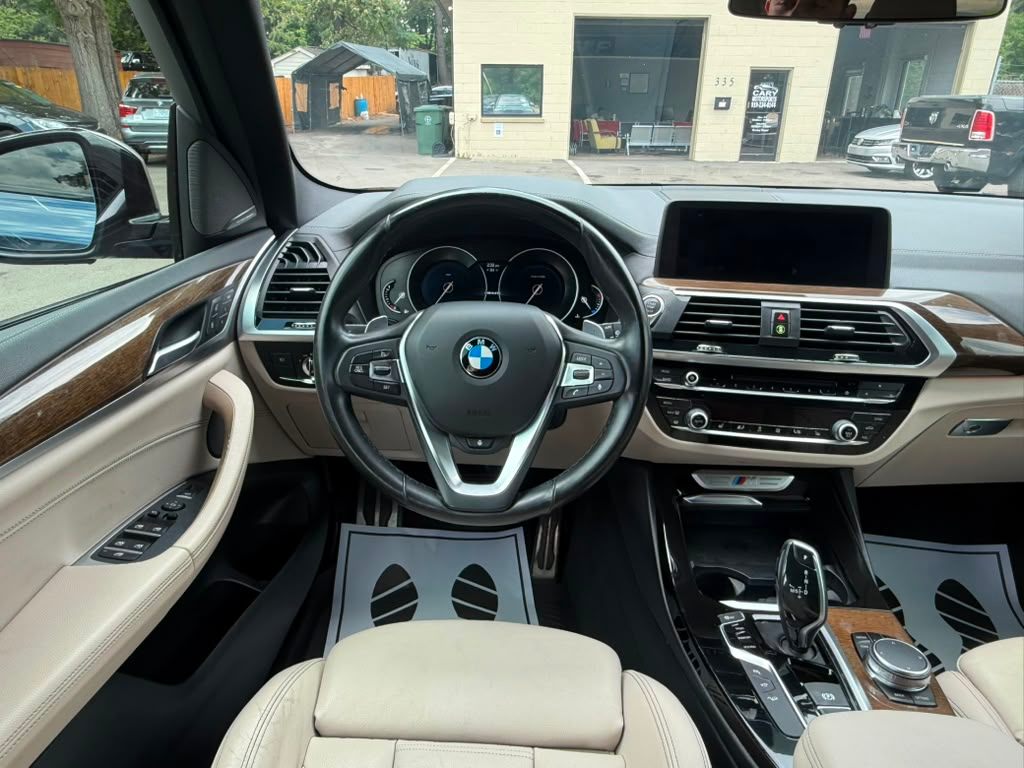 2018 BMW X3 SPORT M40i.