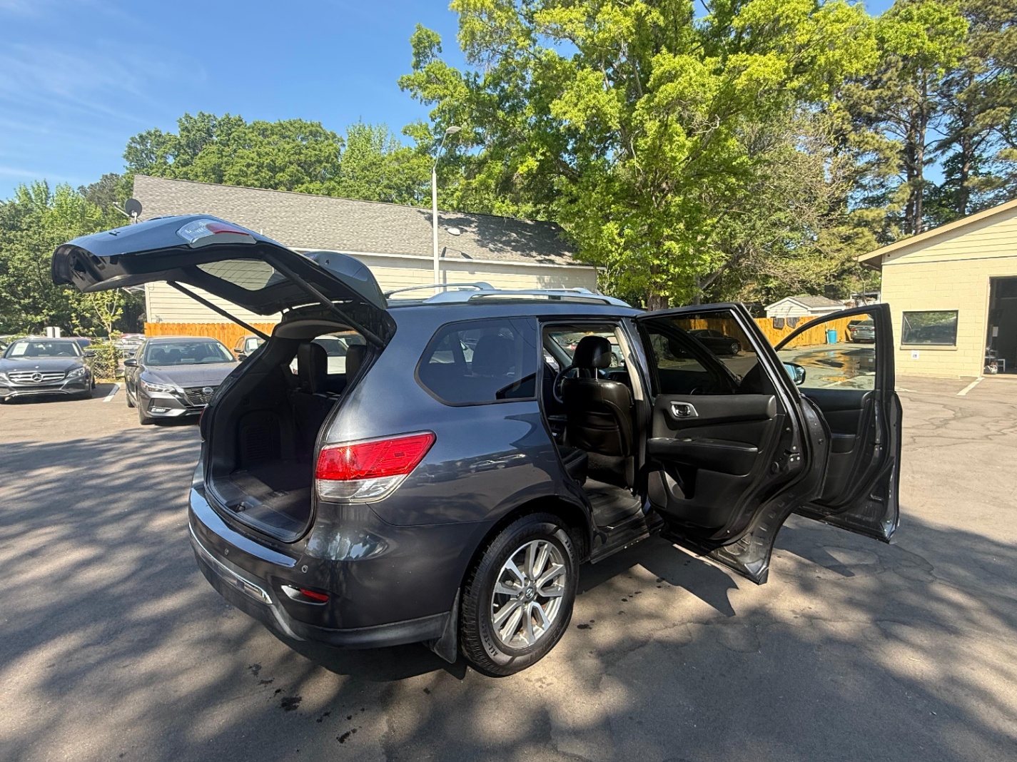 2013 NISSAN PATHFINDER SL FWD