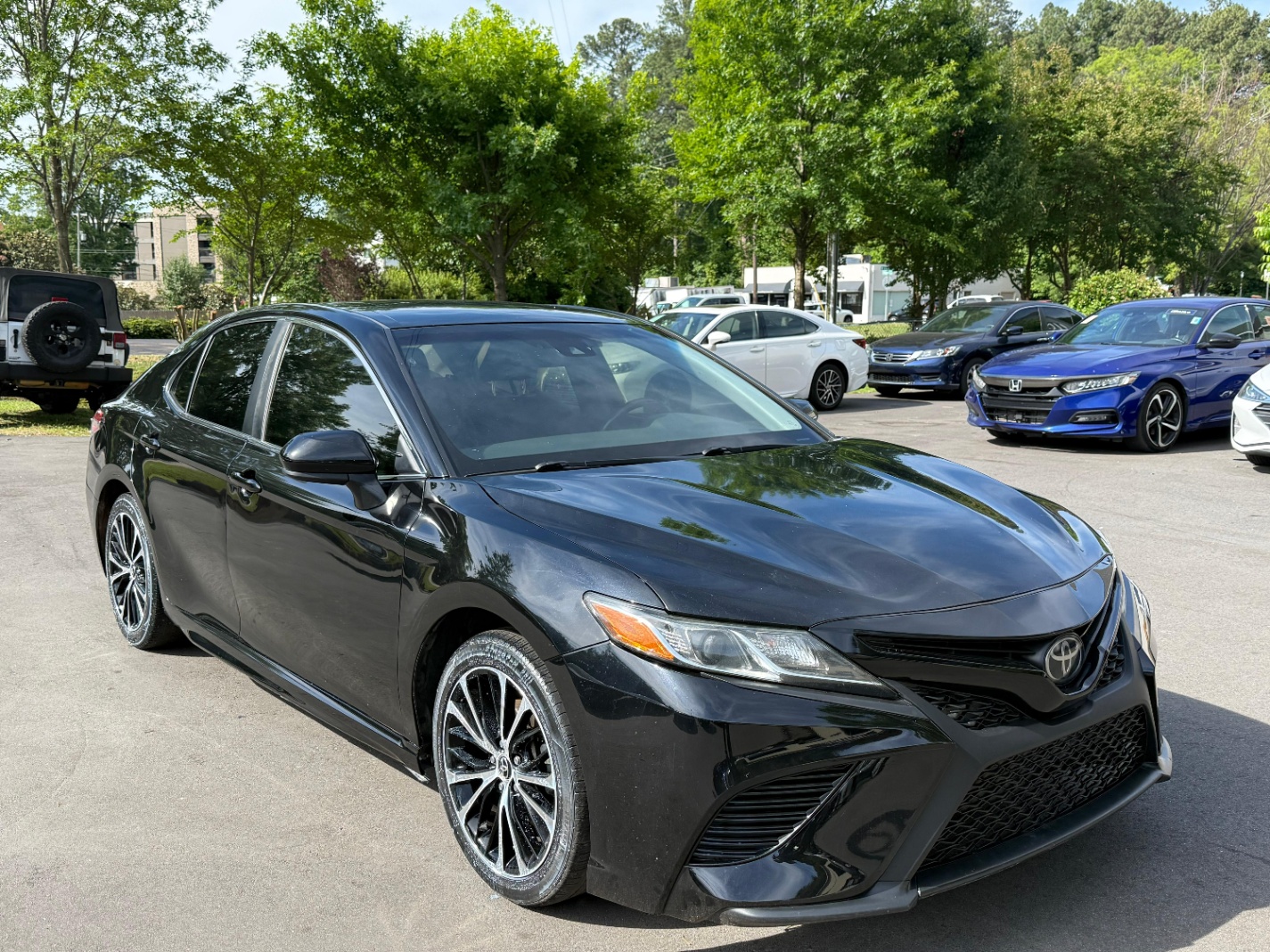 2018 TOYOTA Camry SE