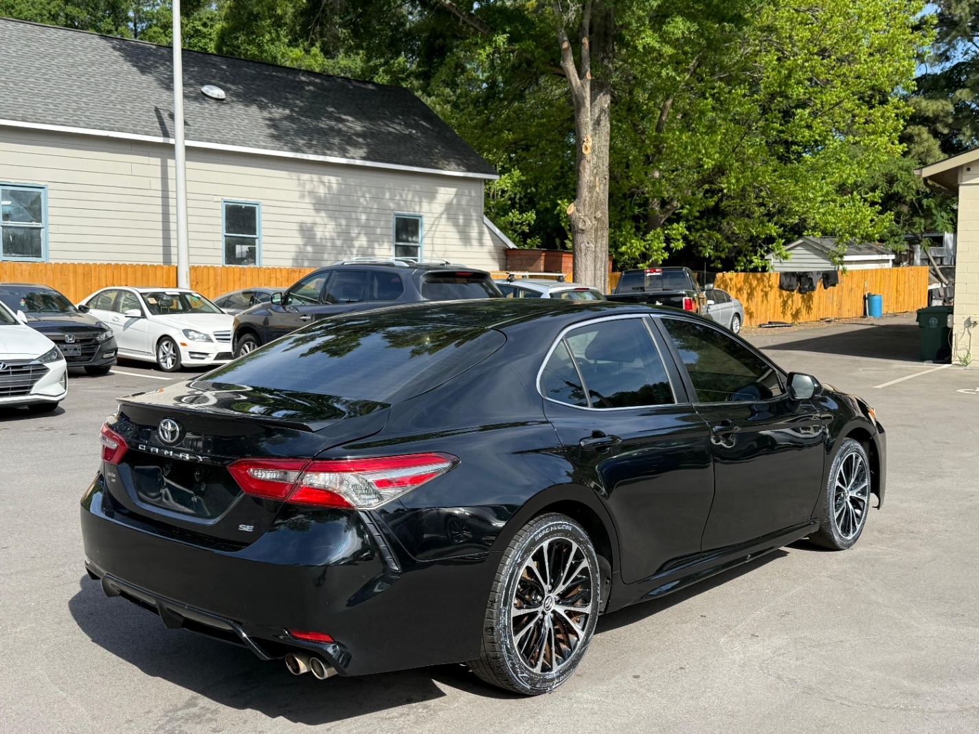 2018 TOYOTA Camry SE