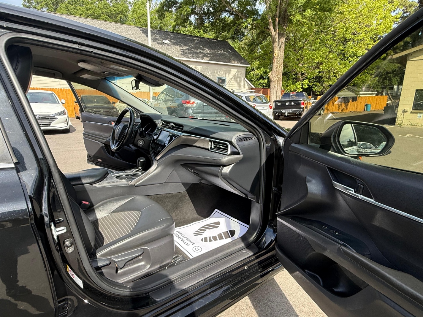 2018 TOYOTA Camry SE