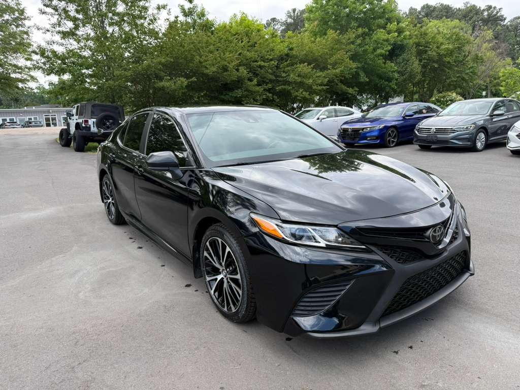 2019 TOYOTA CAMRY SE
