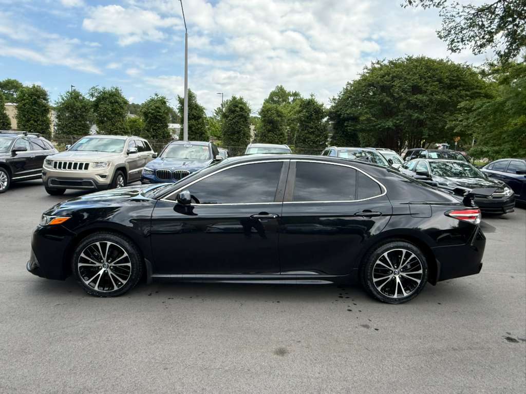 2019 TOYOTA CAMRY SE