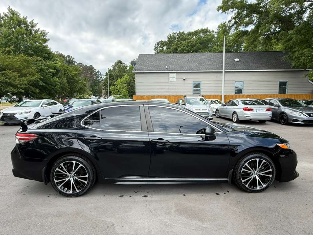 2019 TOYOTA CAMRY SE