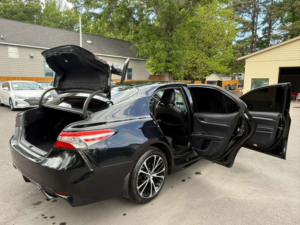 2019 TOYOTA CAMRY SE