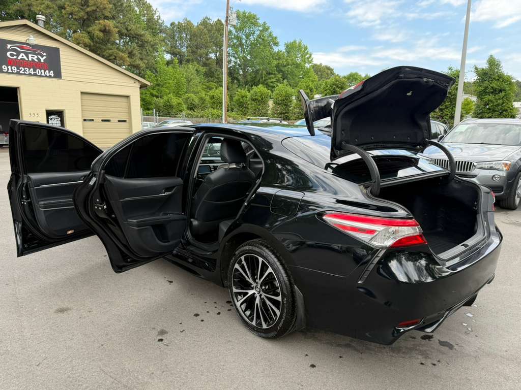 2019 TOYOTA CAMRY SE