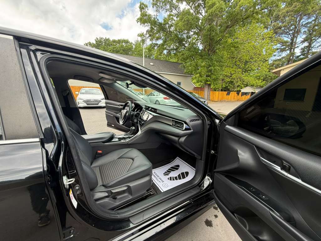 2019 TOYOTA CAMRY SE