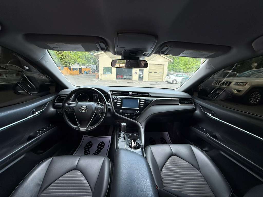 2019 TOYOTA CAMRY SE